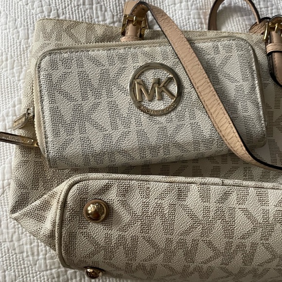 Michae Kors white logo handbag & wallet bundle - Picture 10 of 13